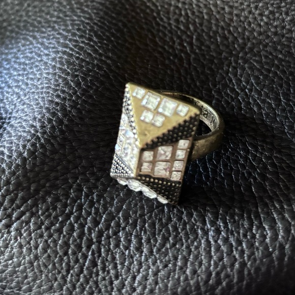 Lia Sophia ring with gold and rhinestones and some black detail. Art Deco. - Picture 2 of 3